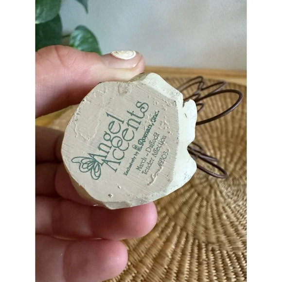 Angel Accents March Daffodil figurine - Picture 6 of 9